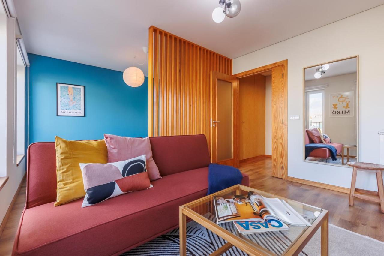 A Pop Of Color By Lovelystay Apartamento Porto